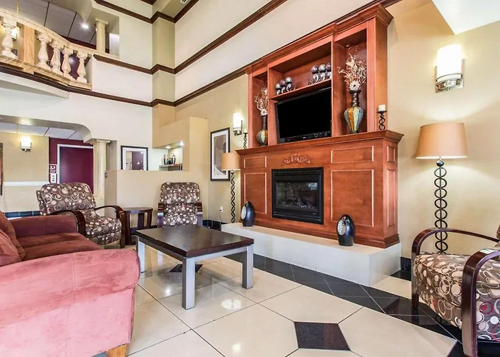 Kid friendly hotel Comfort Suites Bakersfield