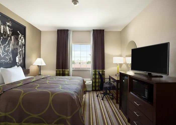 Hot Tub in Room Super 8 By Wyndham Bakersfield South Ca